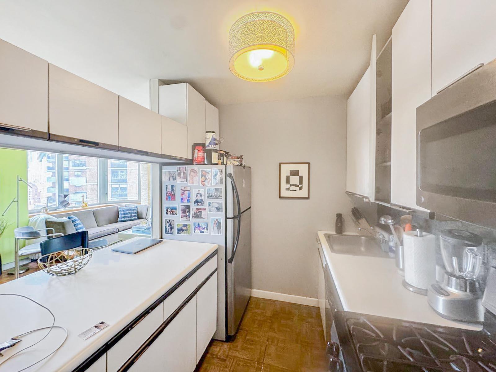 500 43 St 21 E Property Photo 12