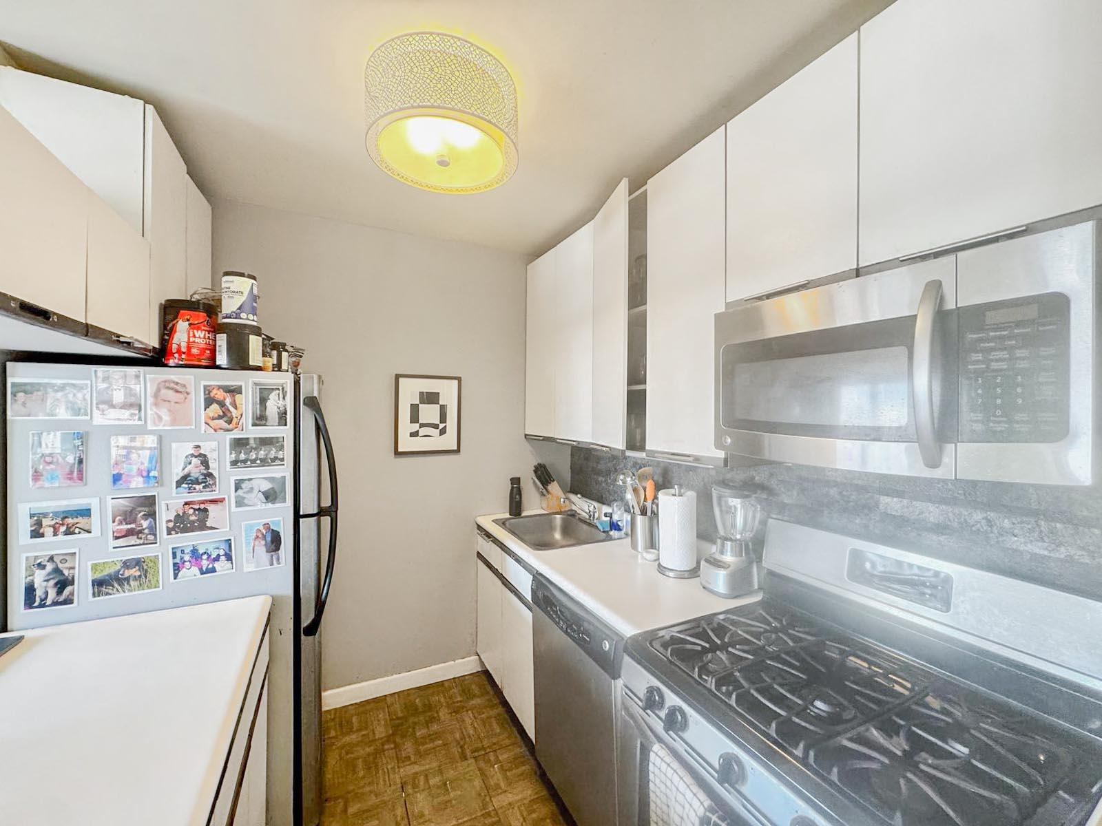 500 43 St 21 E Property Photo 14