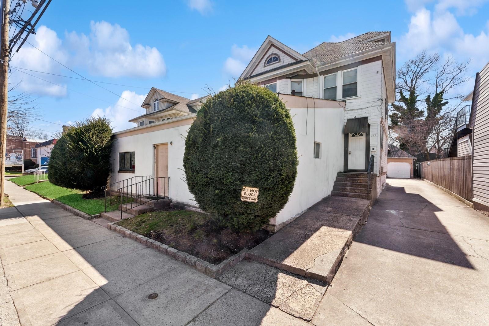 219 Atlantic Avenue Property Photo