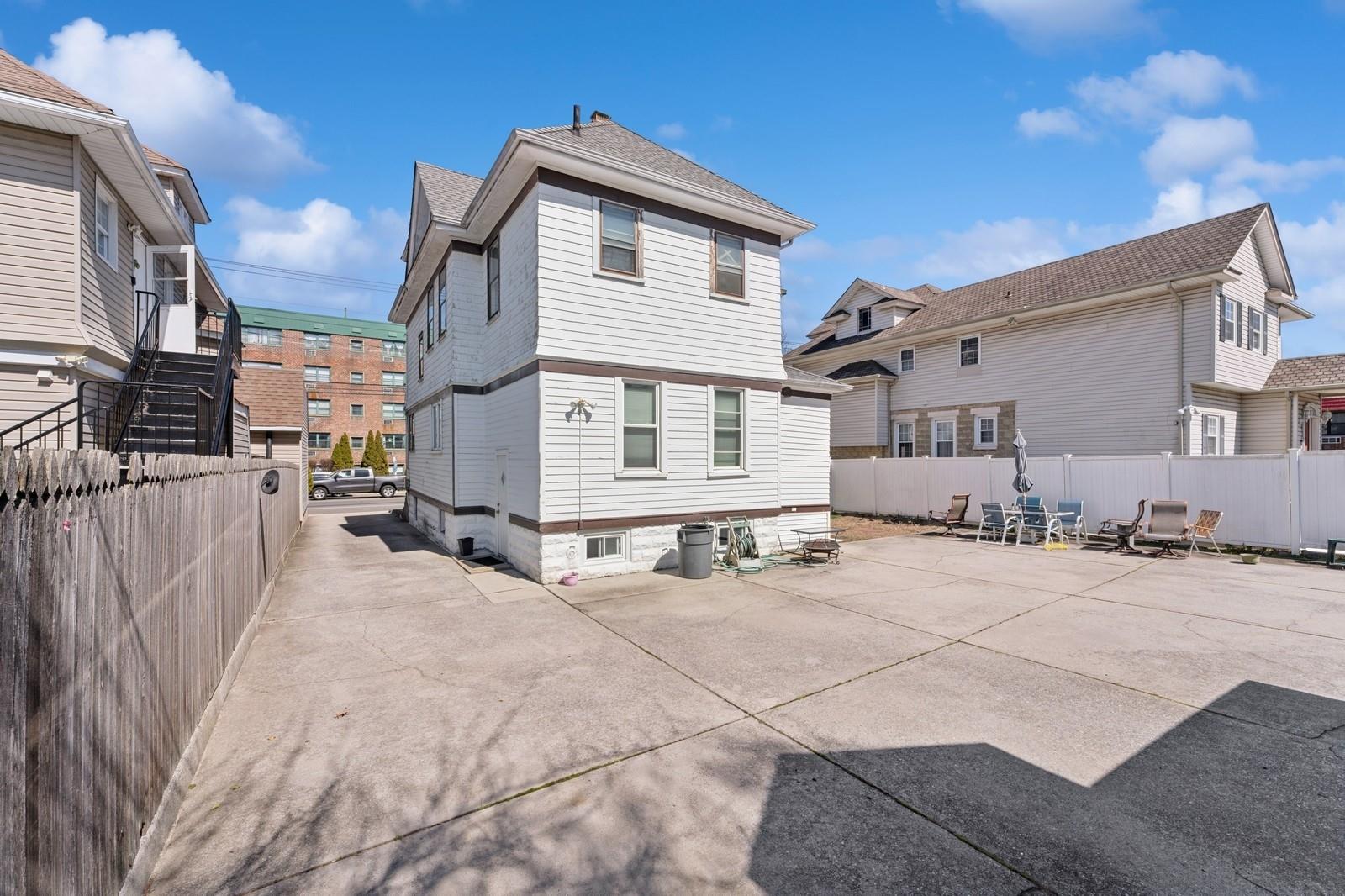 219 Atlantic Avenue Property Photo 10