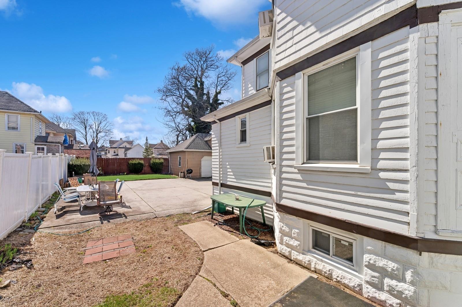 219 Atlantic Avenue Property Photo 12