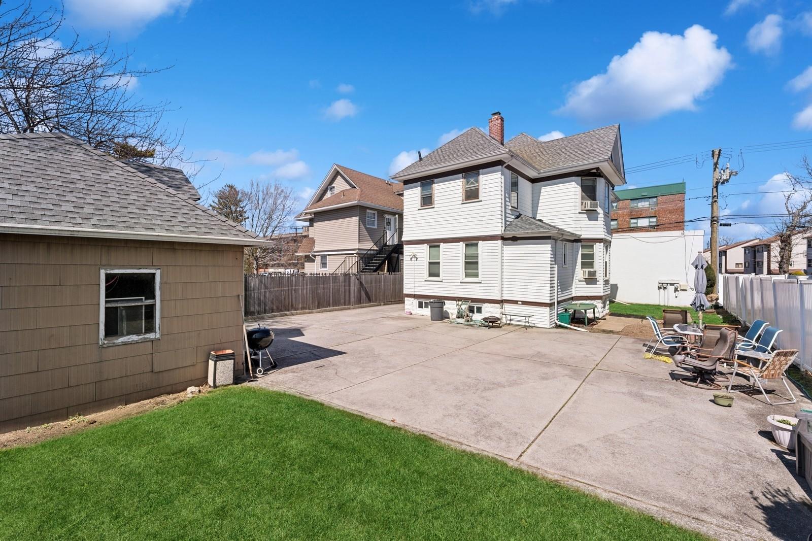 219 Atlantic Avenue Property Photo 13