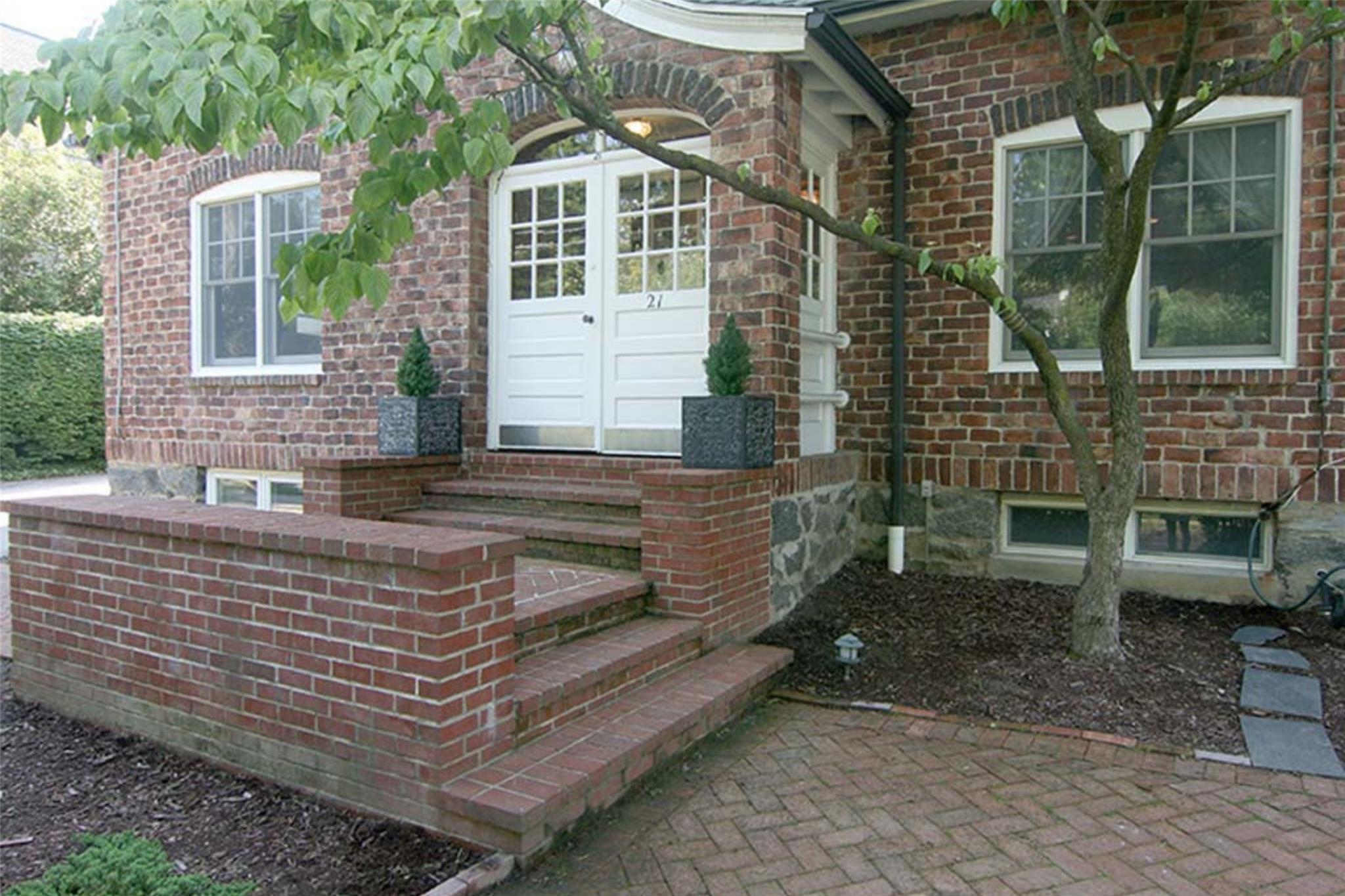 21 Forest Park Avenue Property Photo 2