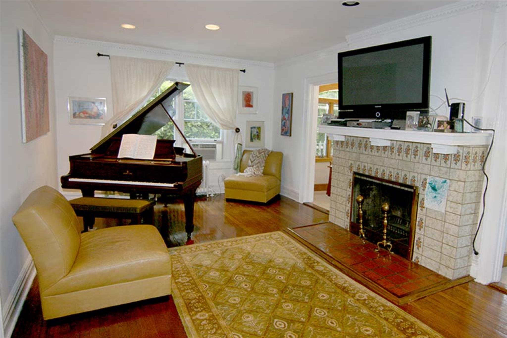 21 Forest Park Avenue Property Photo 6