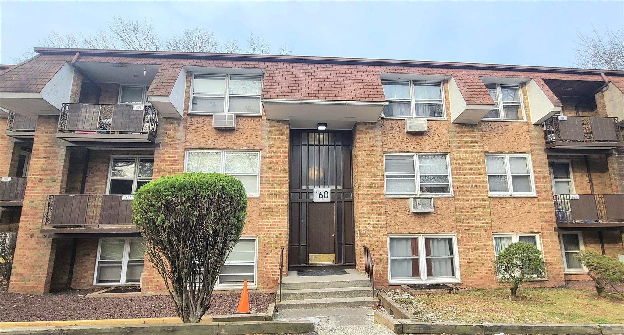 160 Kearsing Parkway E Property Photo