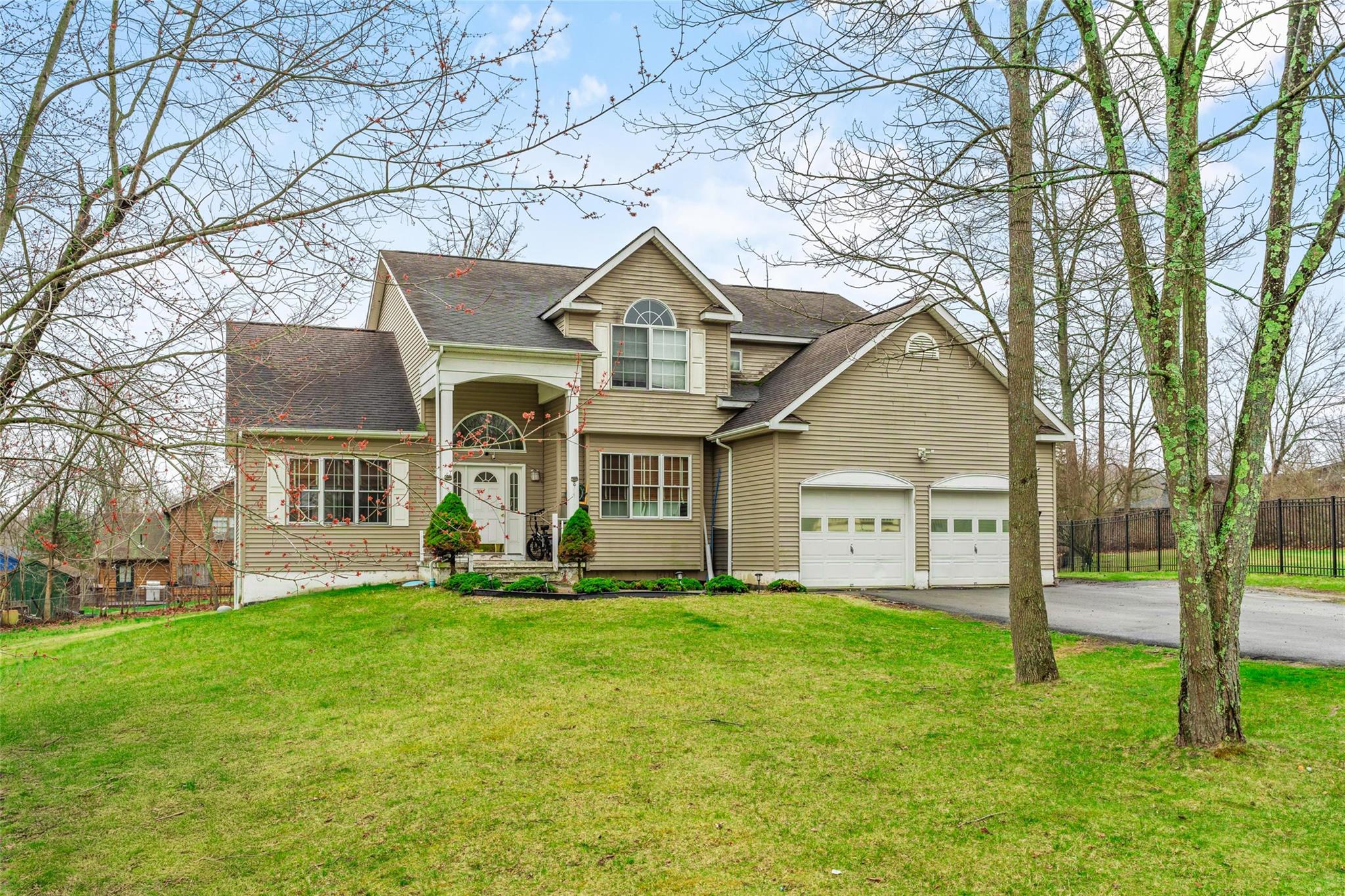 8 Corinne Ct Property Photo