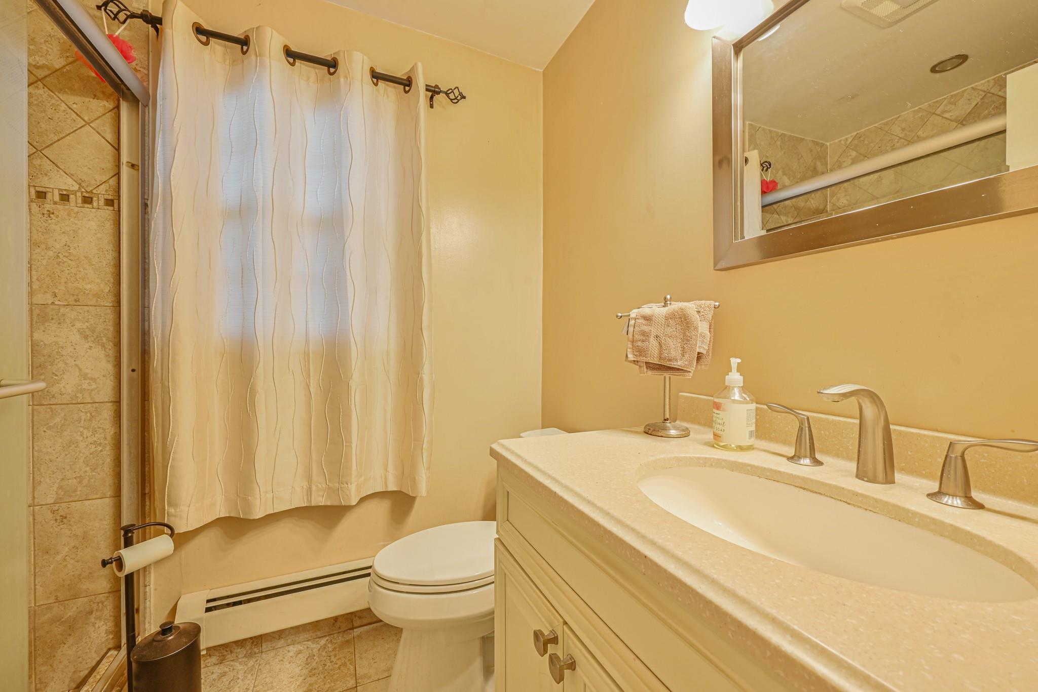 1069 Hastings St Property Photo 7