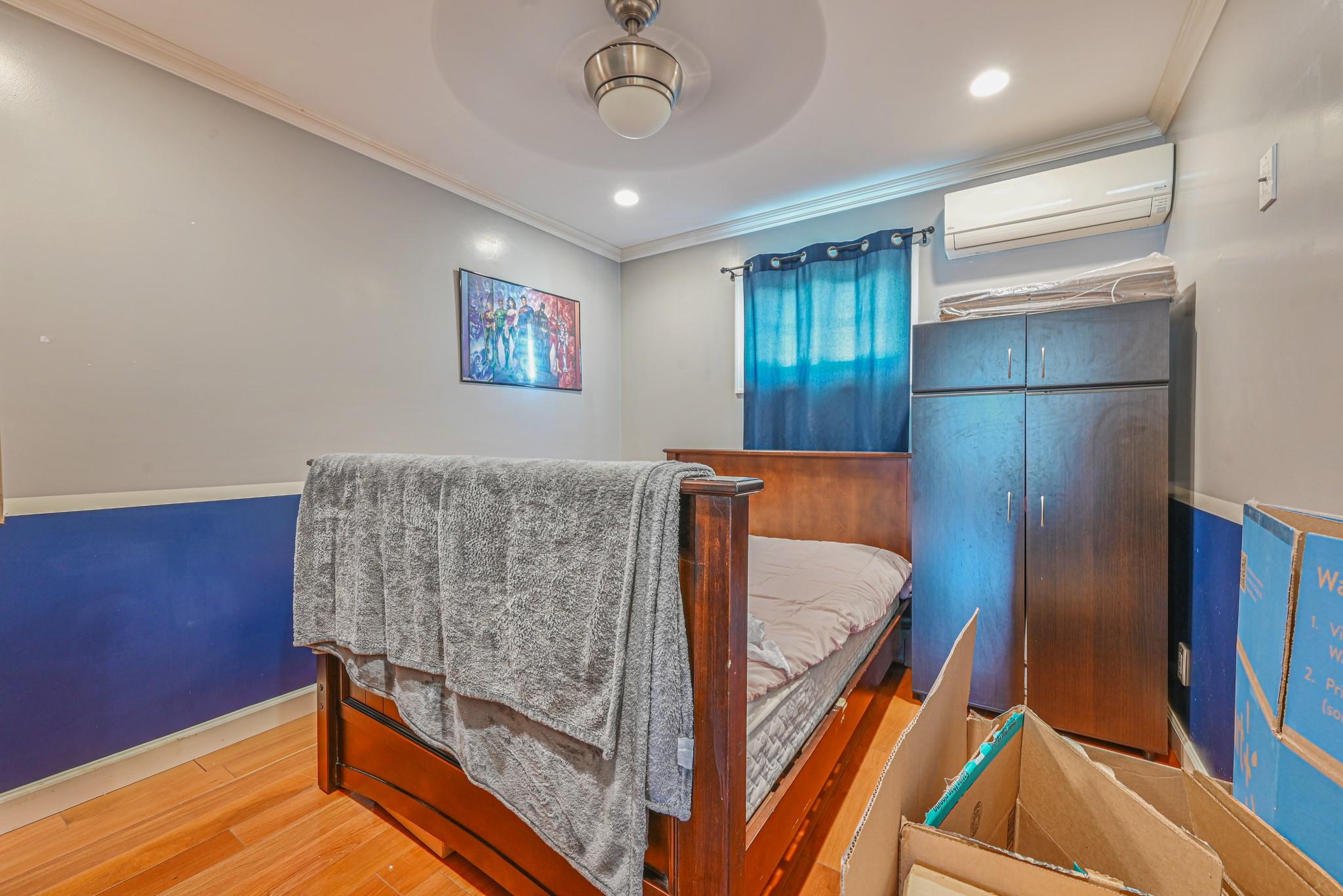 1069 Hastings St Property Photo 8