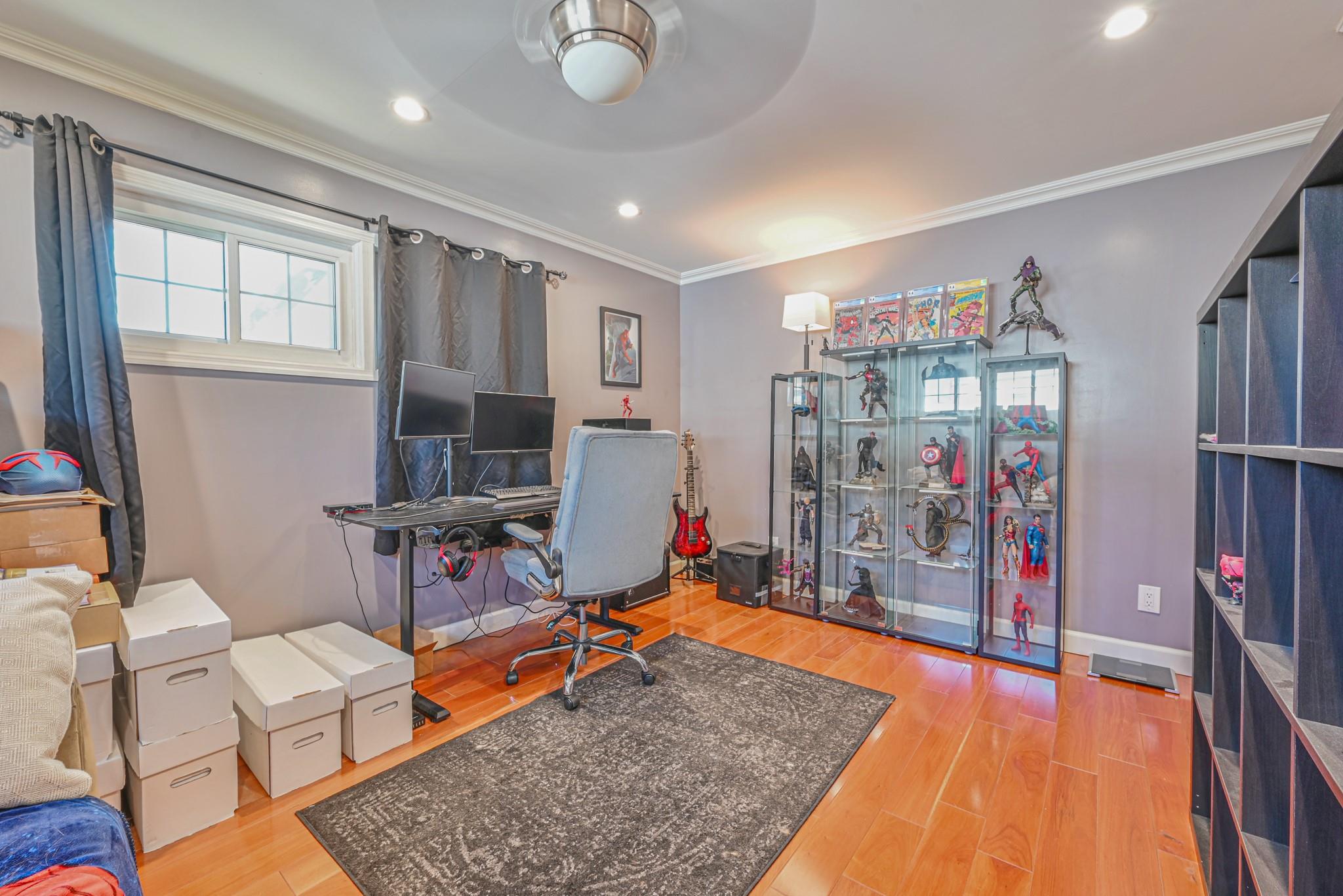 1069 Hastings St Property Photo 11