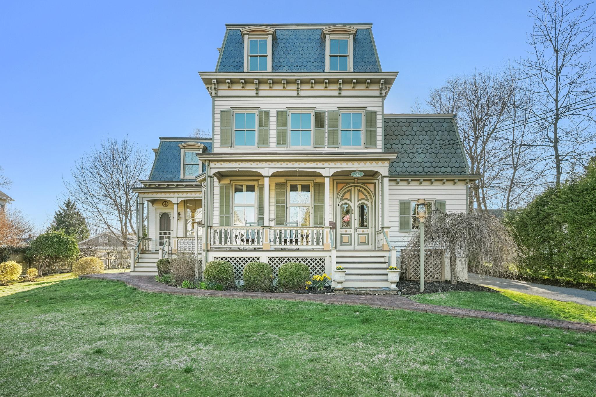 242 Melbourne Avenue Property Photo