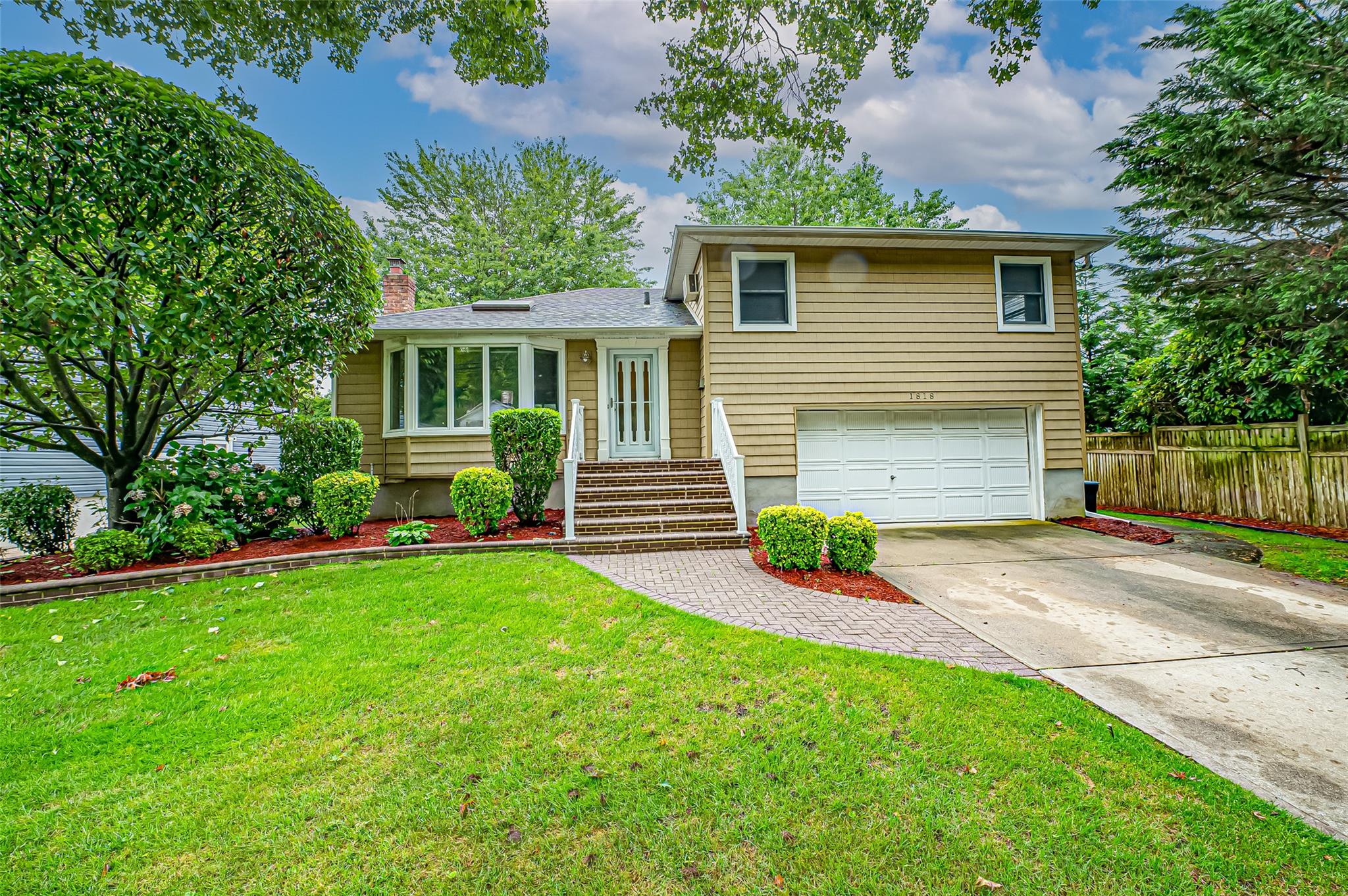 North Merrick Real Estate Listings Main Image