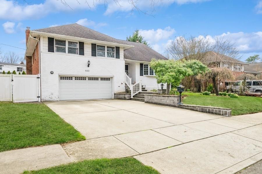 633 Nelson Place Property Photo