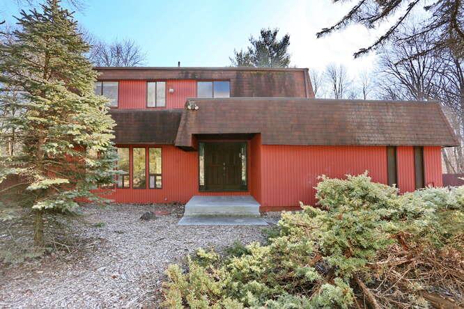 4 Hollow Tree Court Property Photo