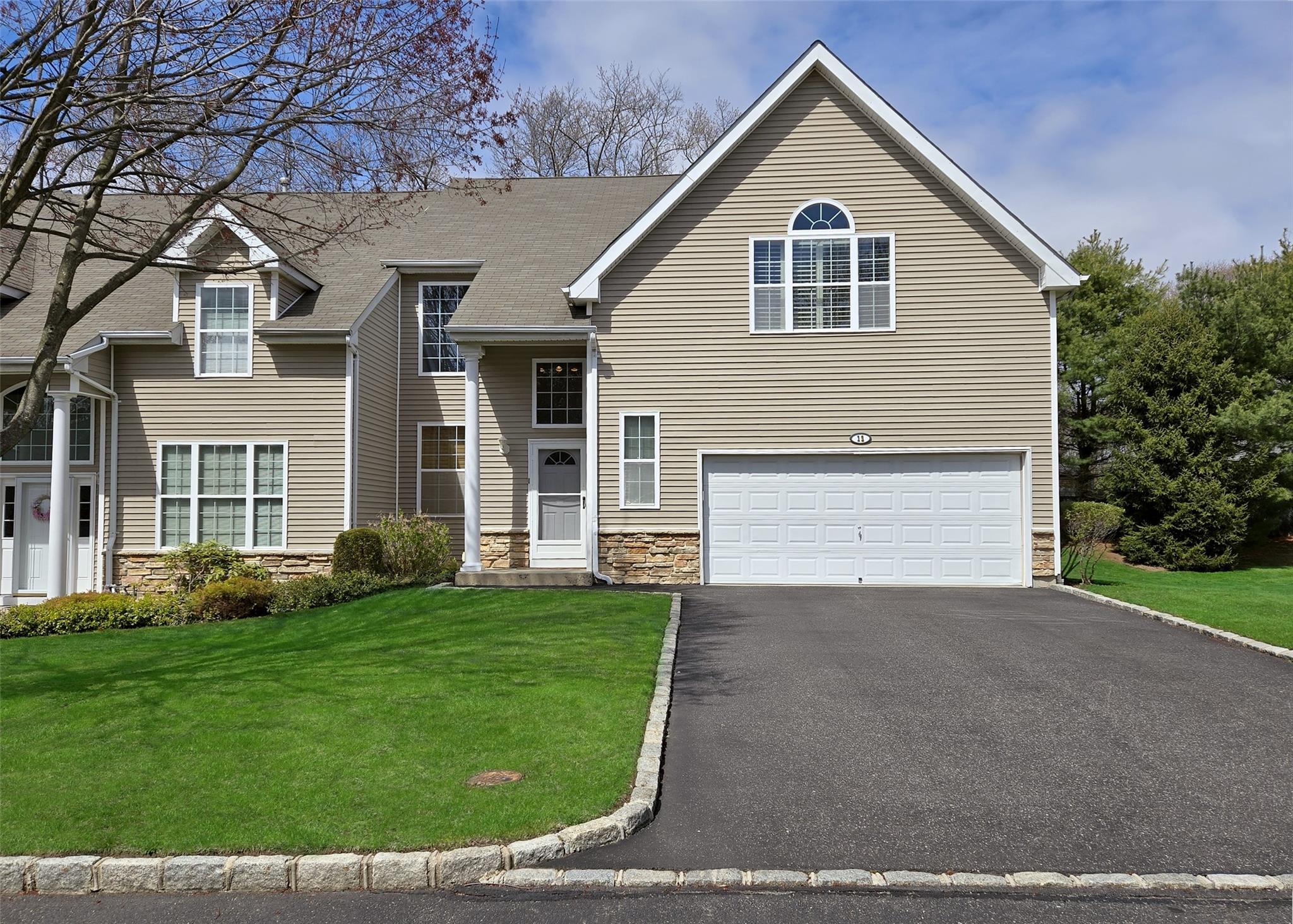 11 Arielle Court Property Photo
