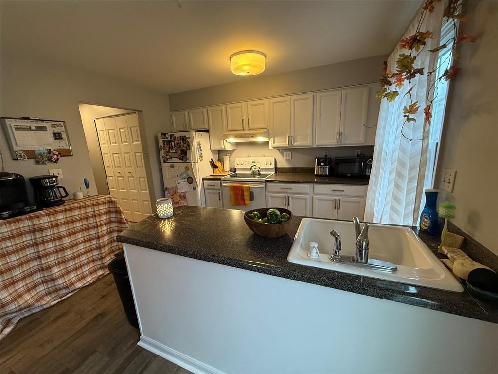 274 Hooker Avenue A4 Property Photo 4