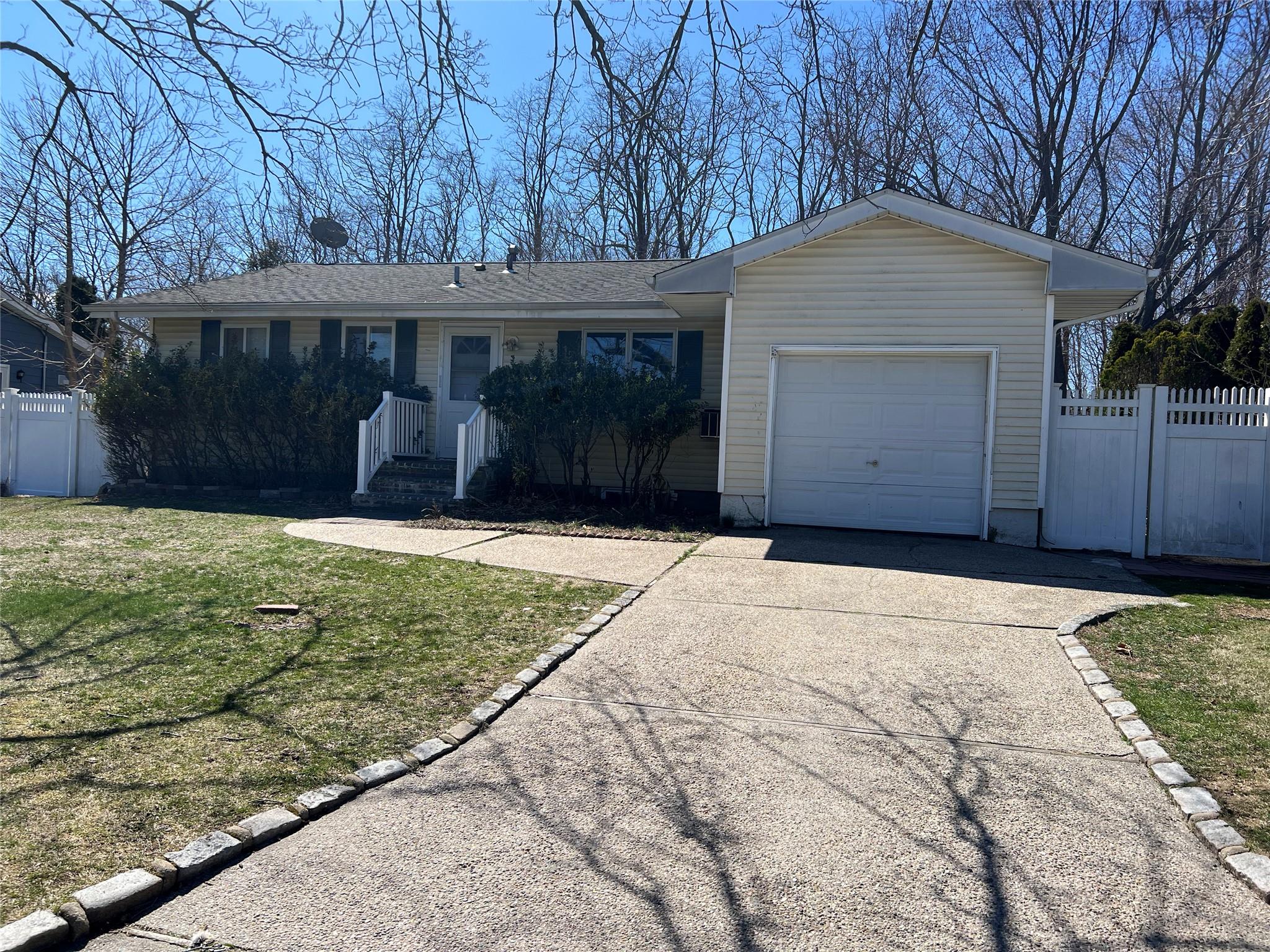 118 Montrose Drive Property Photo