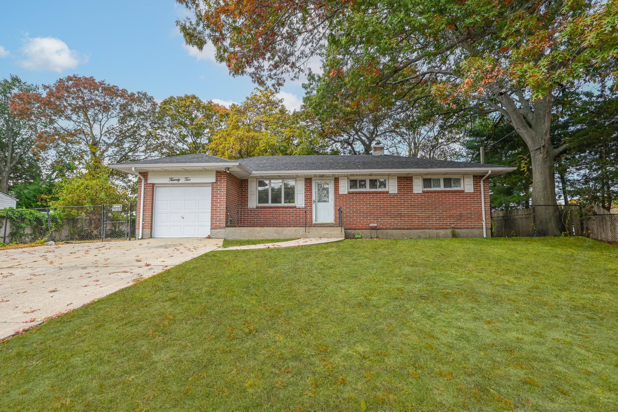 22 Paula Boulevard Property Photo