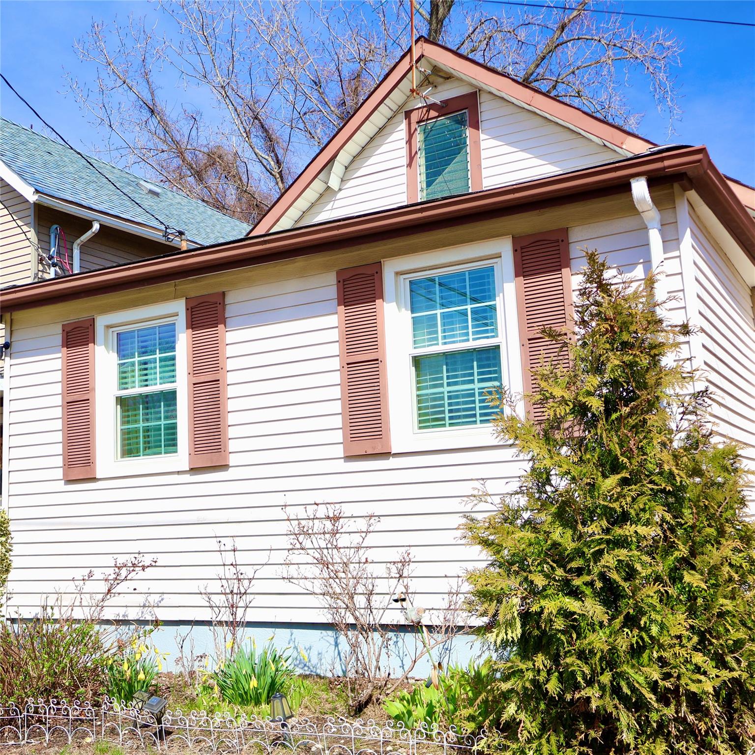 42 Yale Street Property Photo