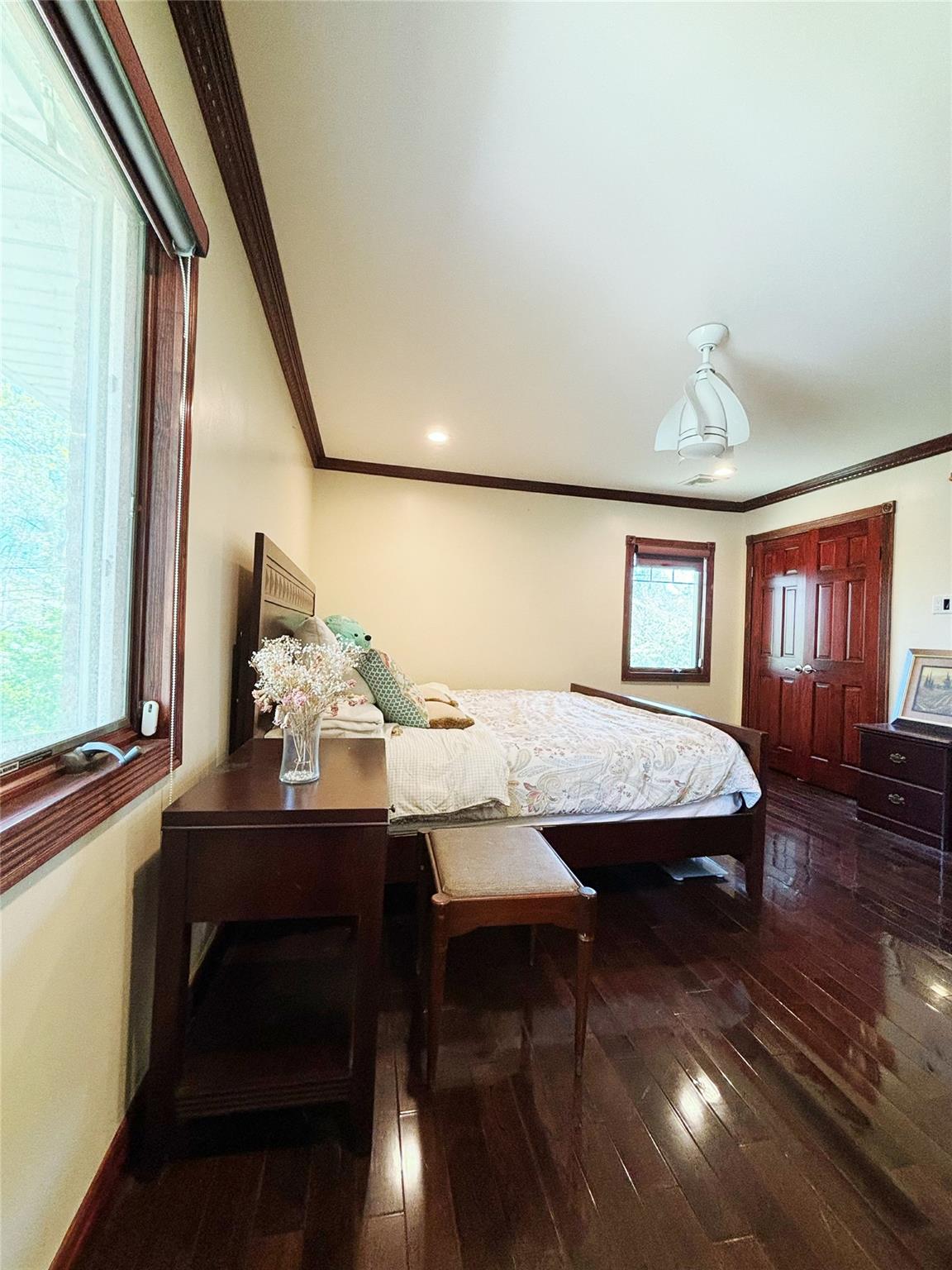 300 Ellen Place Property Photo 6