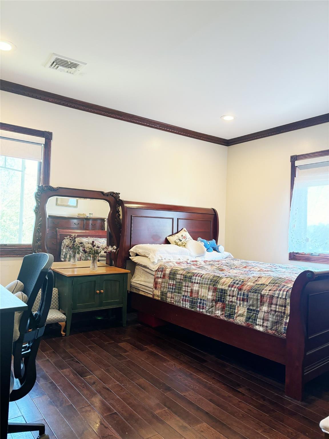 300 Ellen Place Property Photo 12