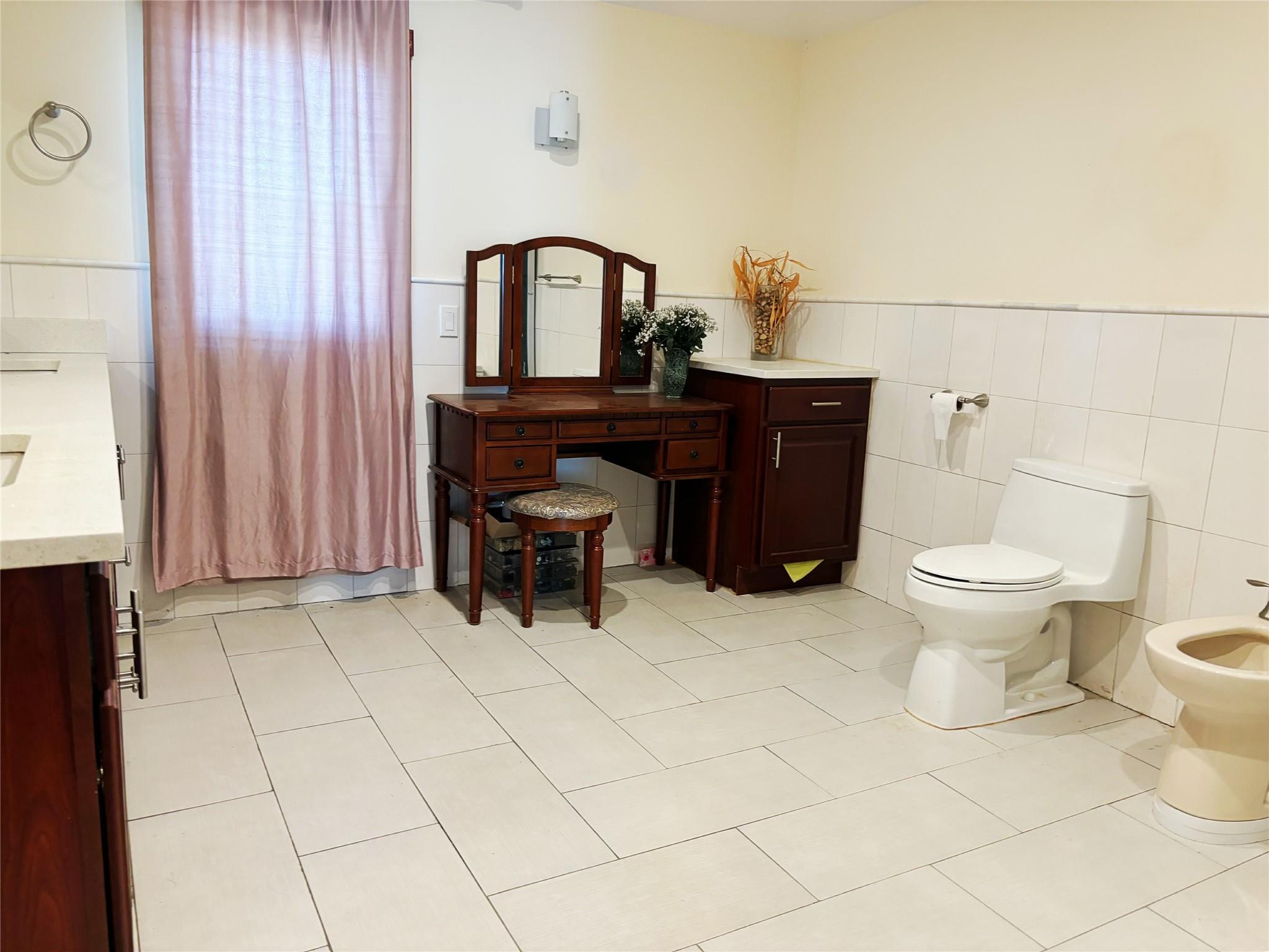 300 Ellen Place Property Photo 16