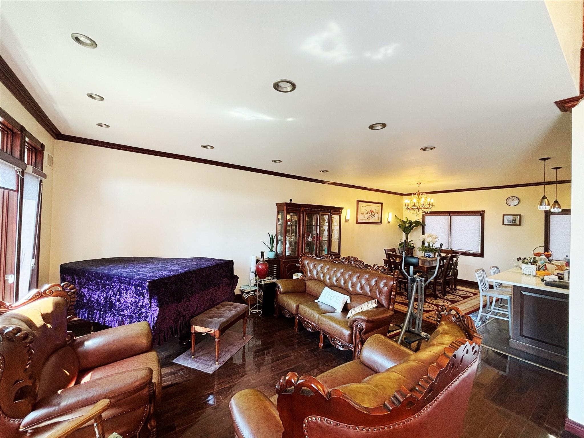 300 Ellen Place Property Photo 23