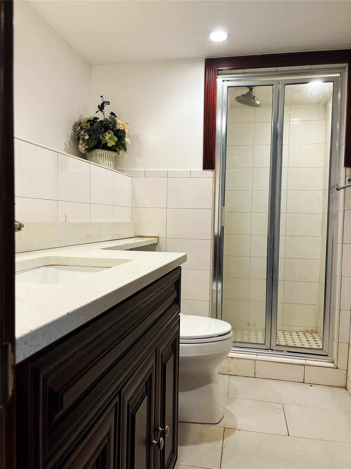 300 Ellen Place Property Photo 29