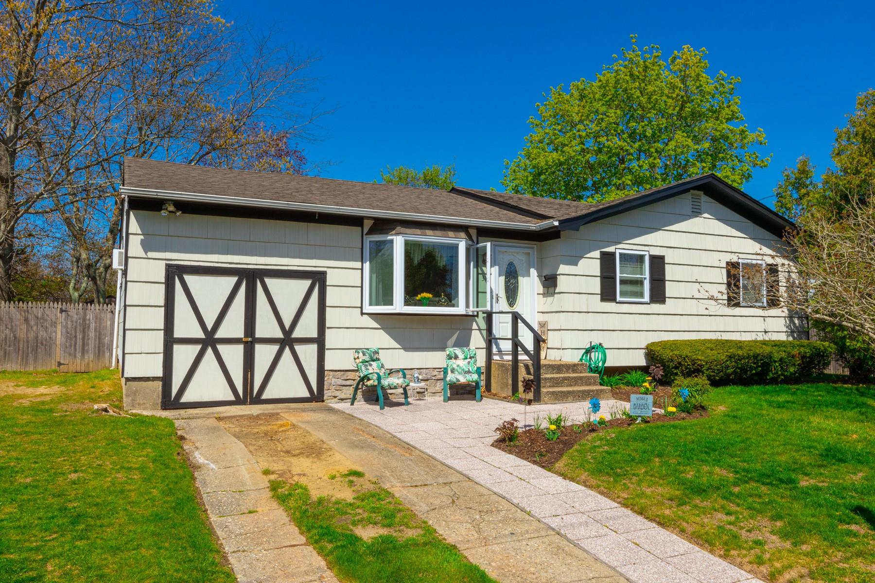 31 Dena Drive Property Photo