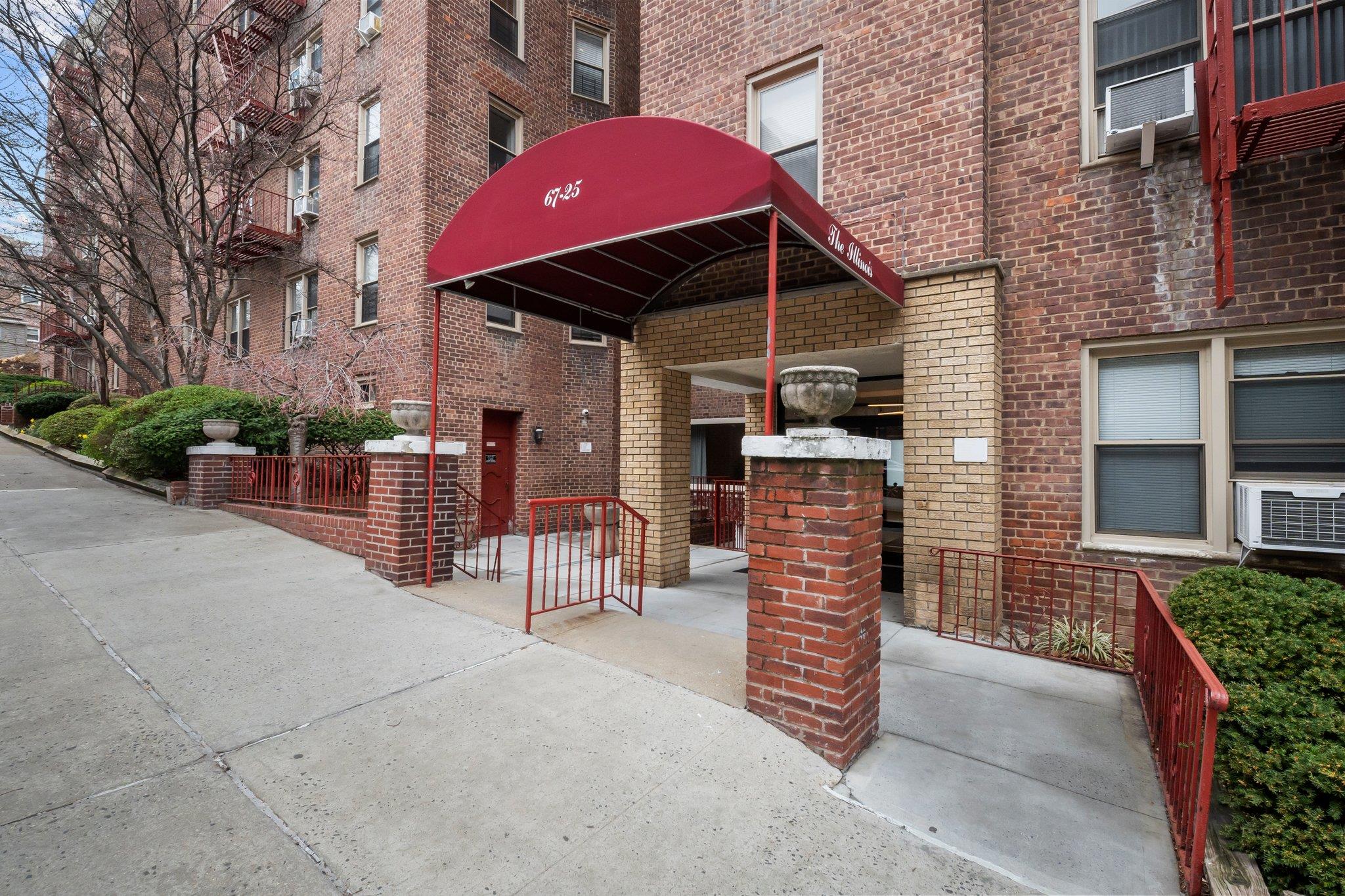 67-25 Clyde Street 6N Property Photo 1