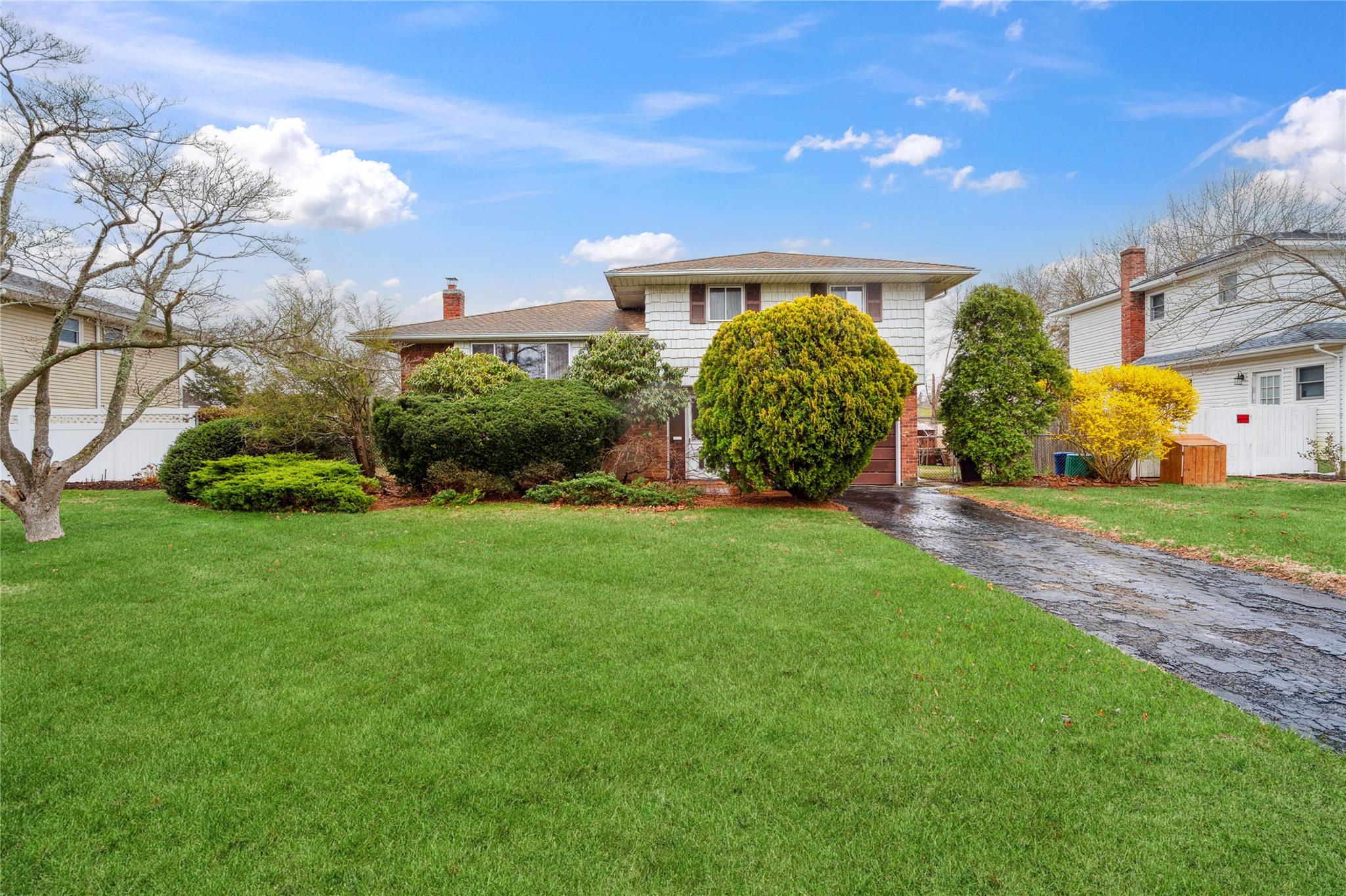 20 Hofstra Drive Property Photo
