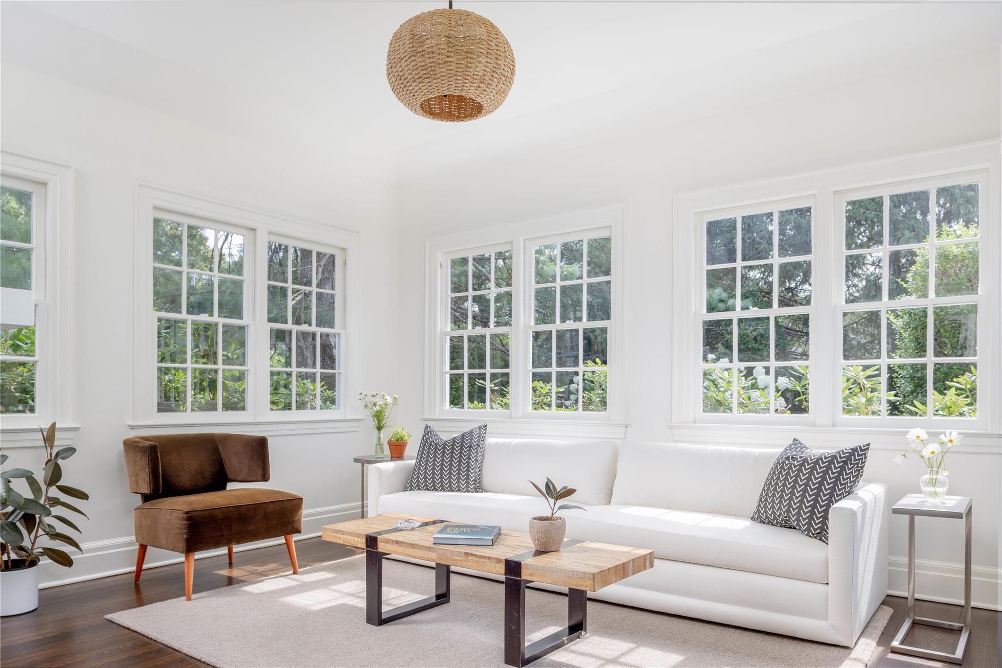 945 New Suffolk Avenue Property Photo