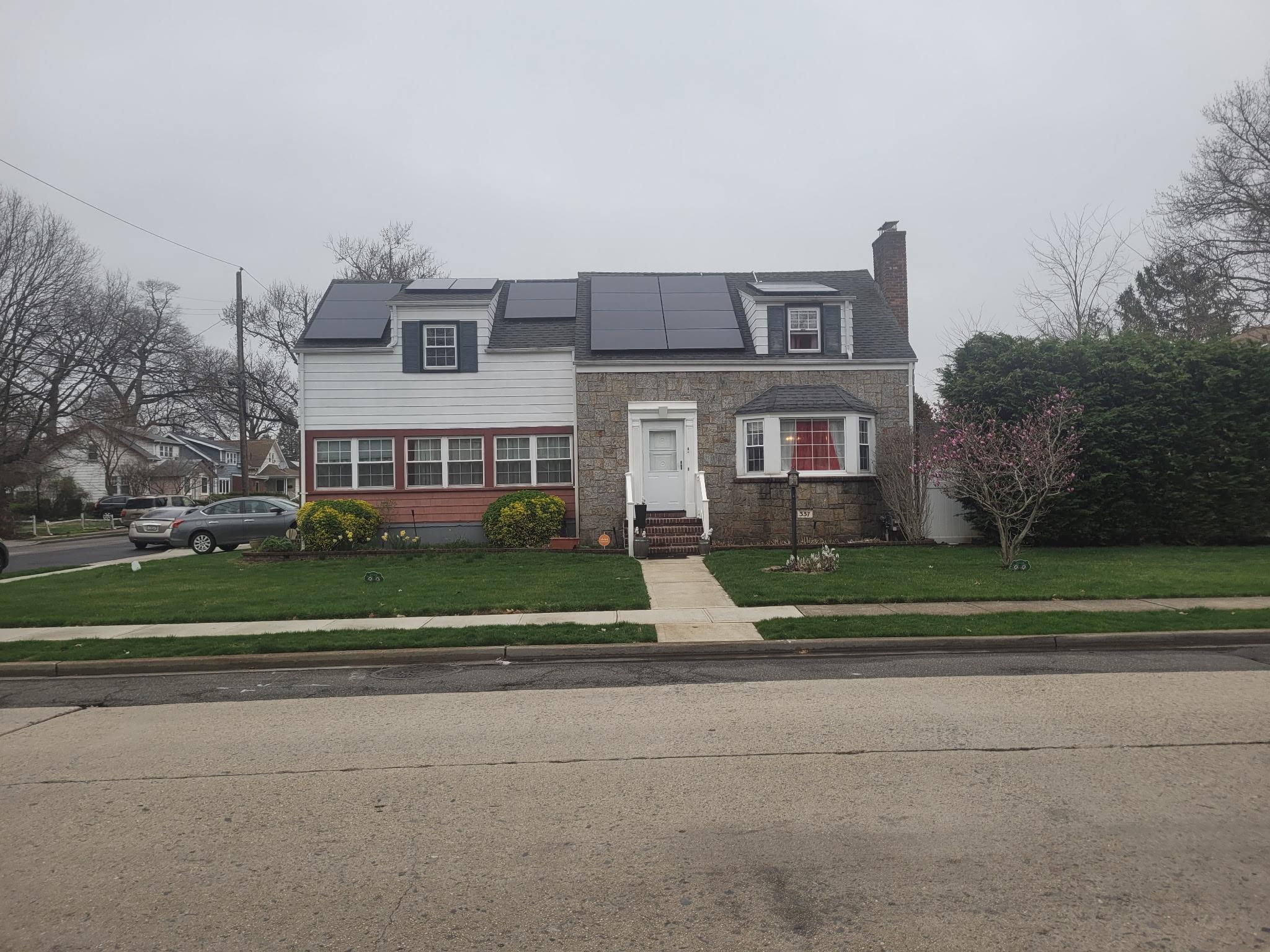 337 W Valley Stream Boulevard Property Photo 1
