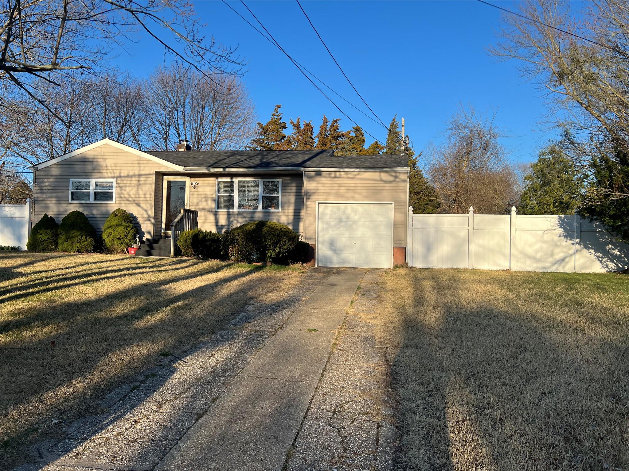907 Americus Avenue Property Photo
