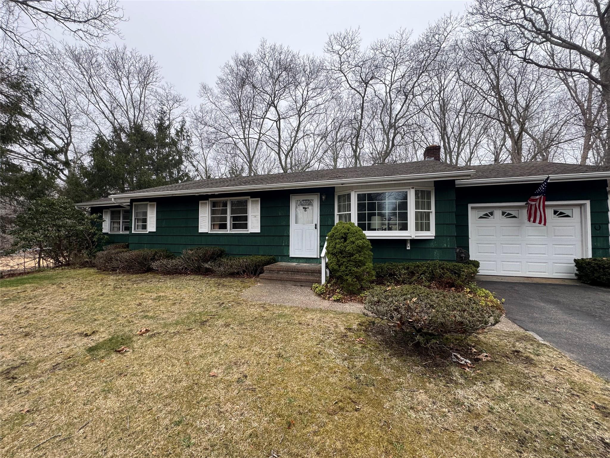 1215 Middle Line Highway Property Photo
