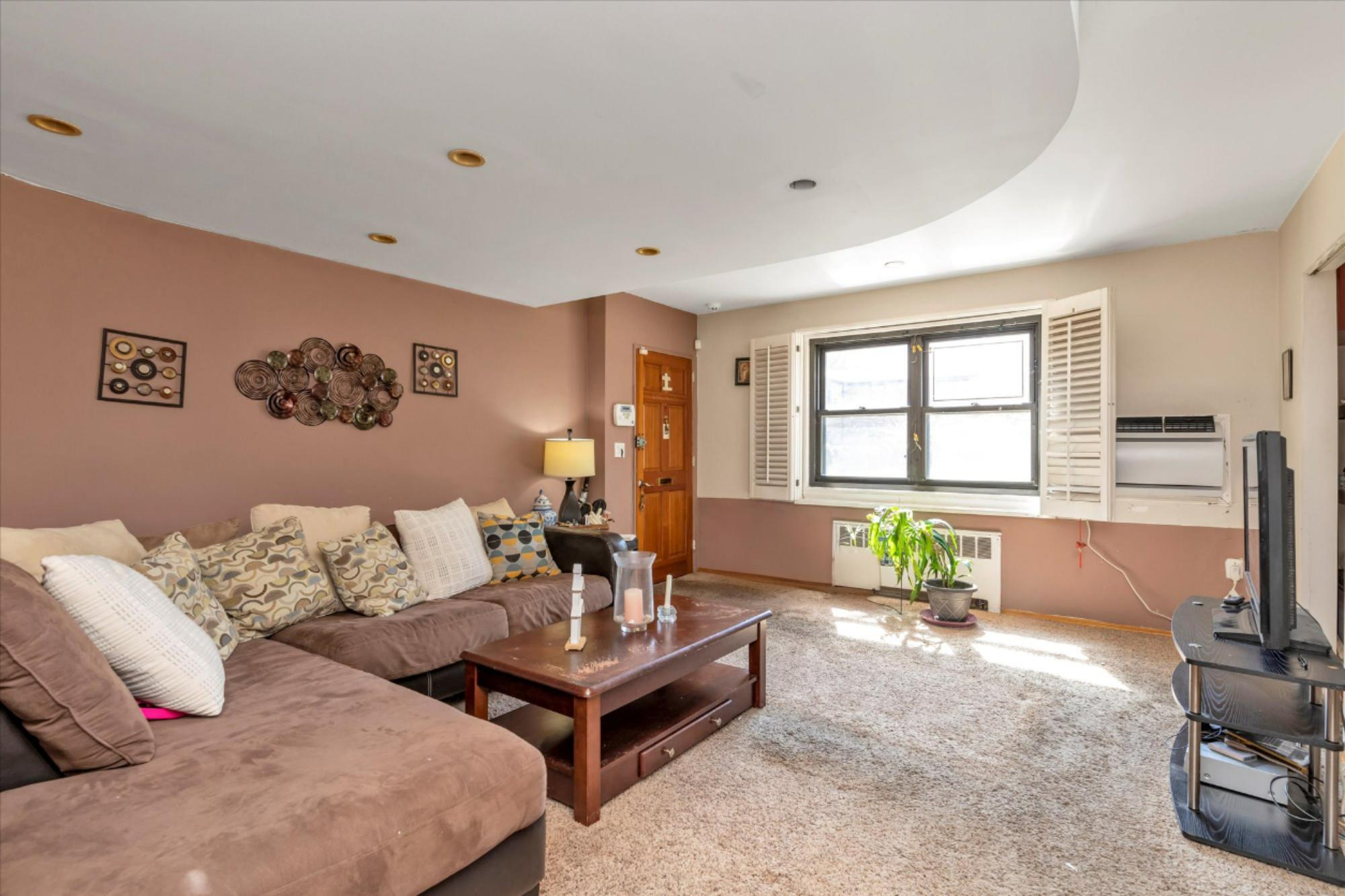 56-09 Douglaston Pkwy 1st Fl Property Photo