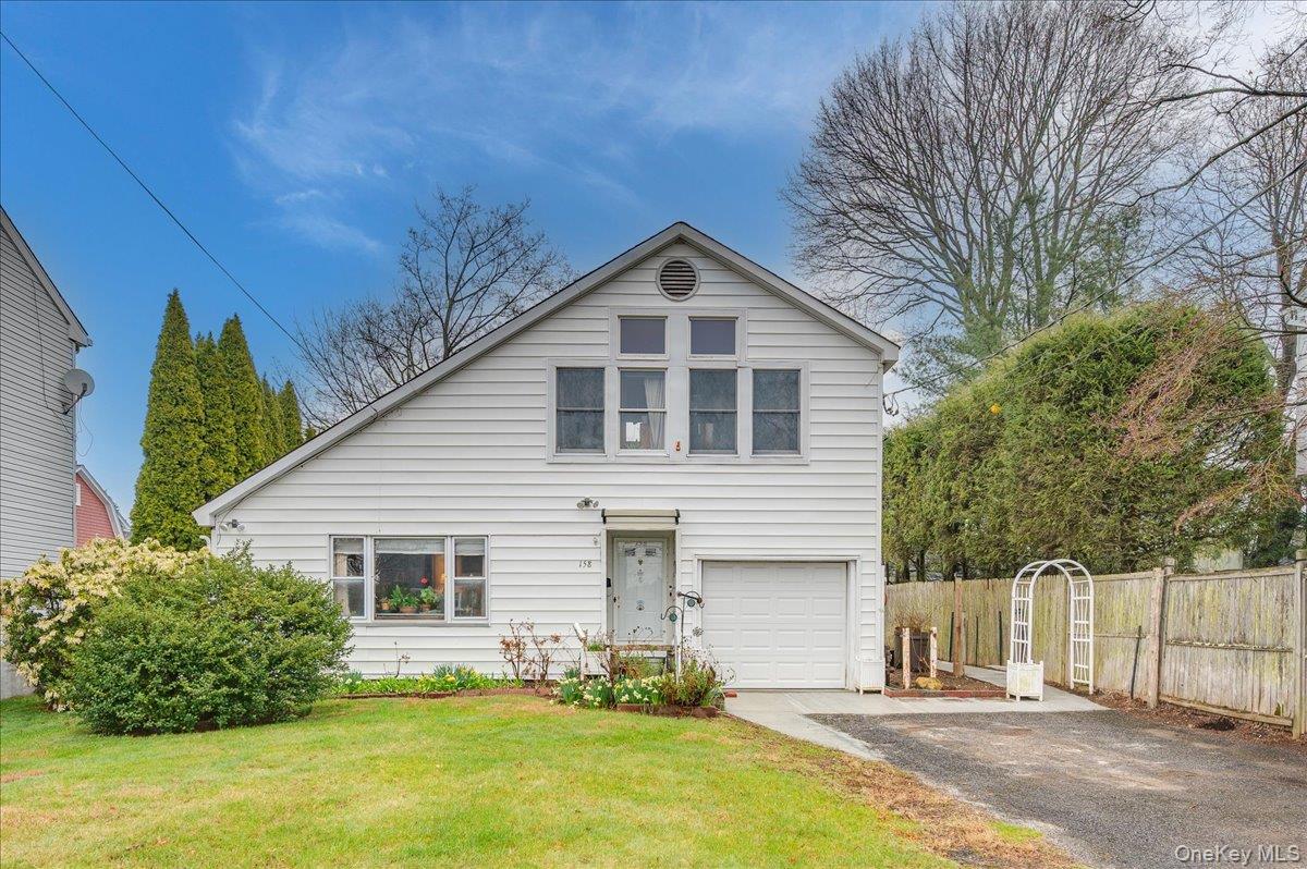 158 Davis Avenue Property Photo 2