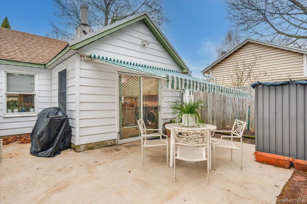 158 Davis Avenue Property Photo 3