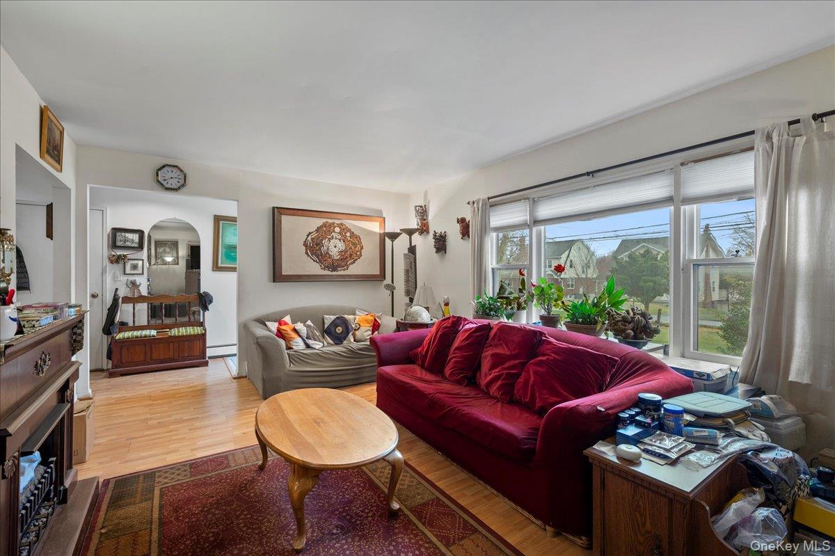 158 Davis Avenue Property Photo 5