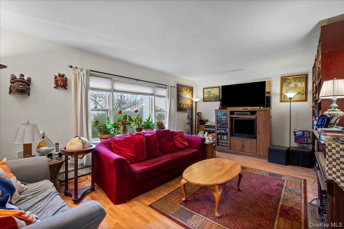 158 Davis Avenue Property Photo 6