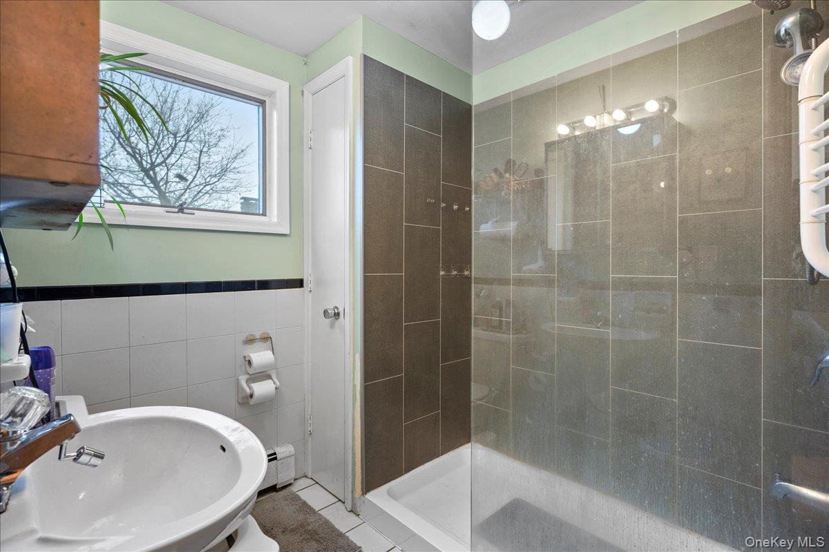 158 Davis Avenue Property Photo 12