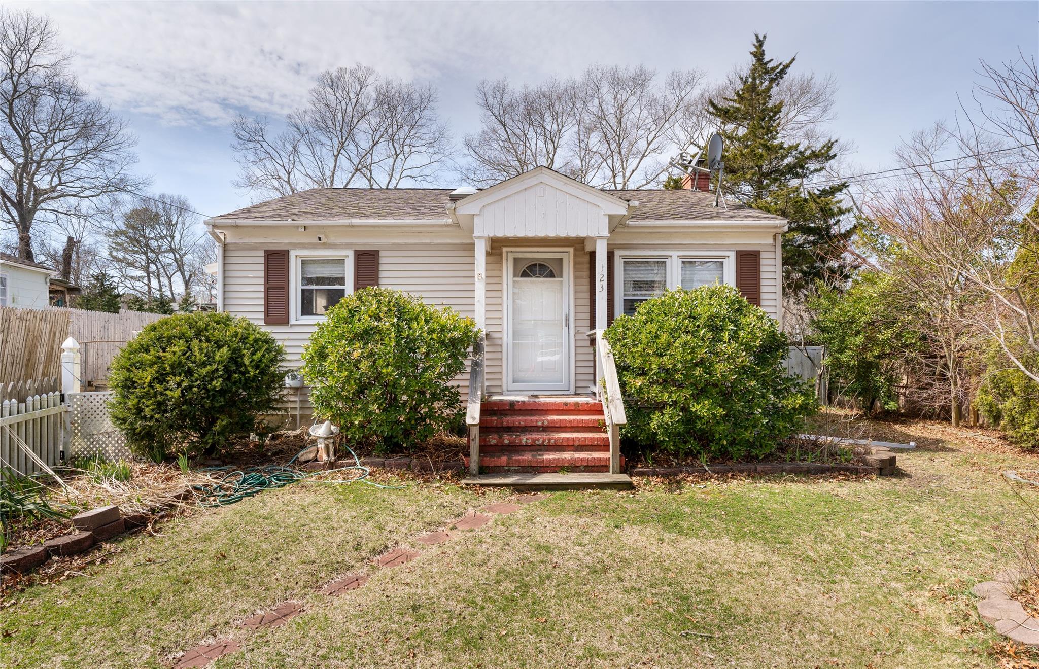 123 Oak Property Photo