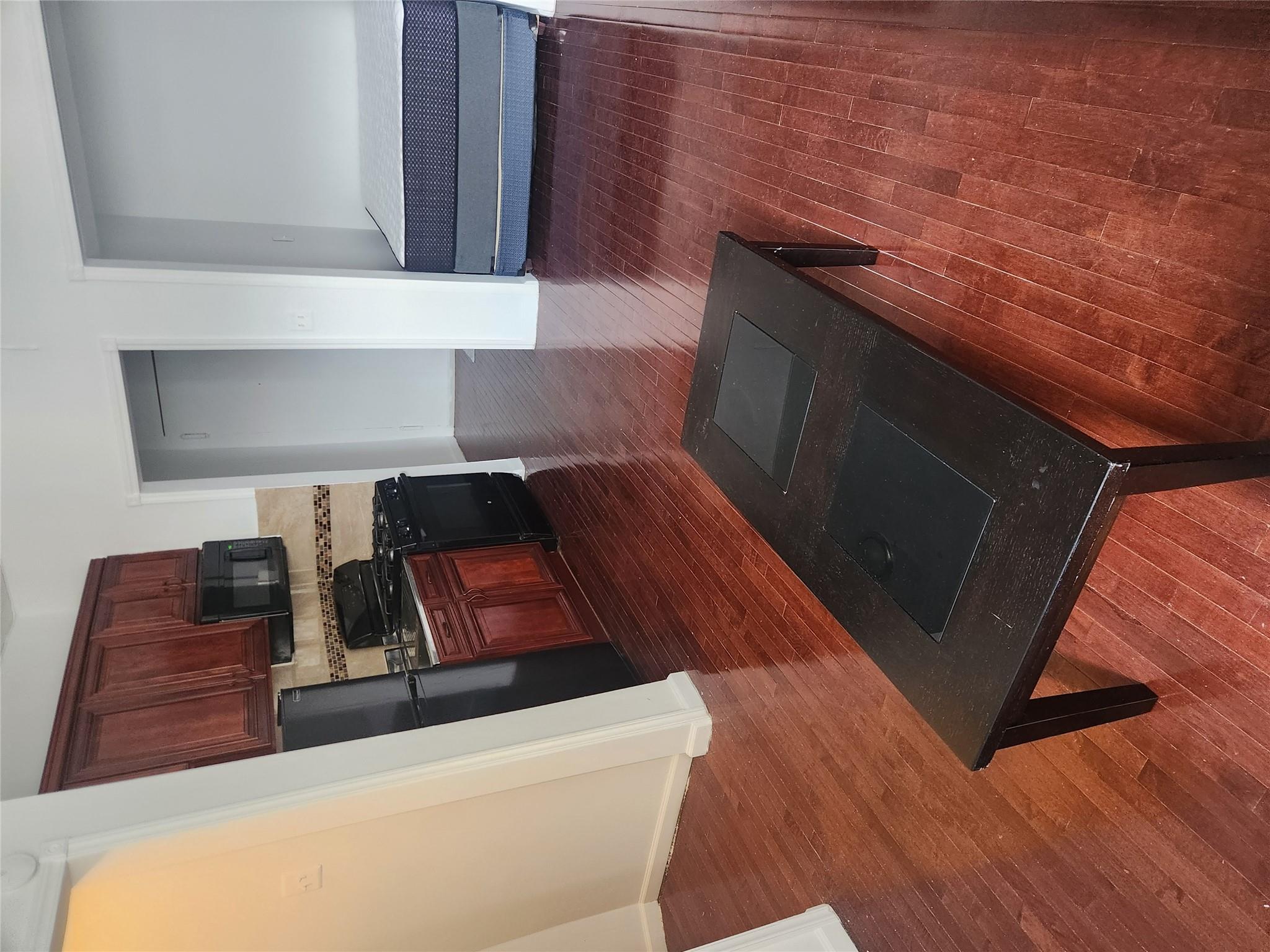 941 Jerome Avenue 8g Property Photo 12