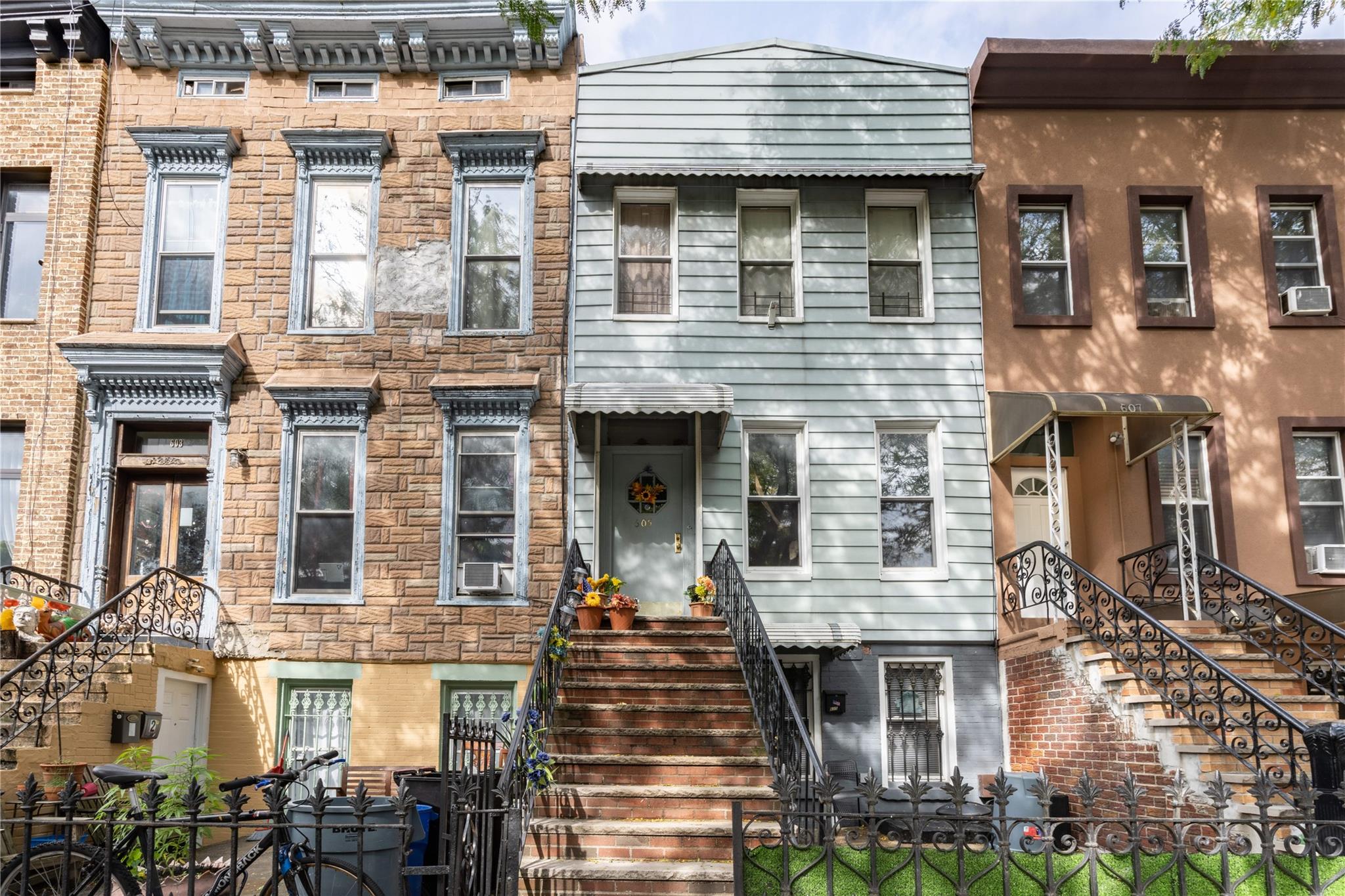 605 Van Buren Street Property Photo