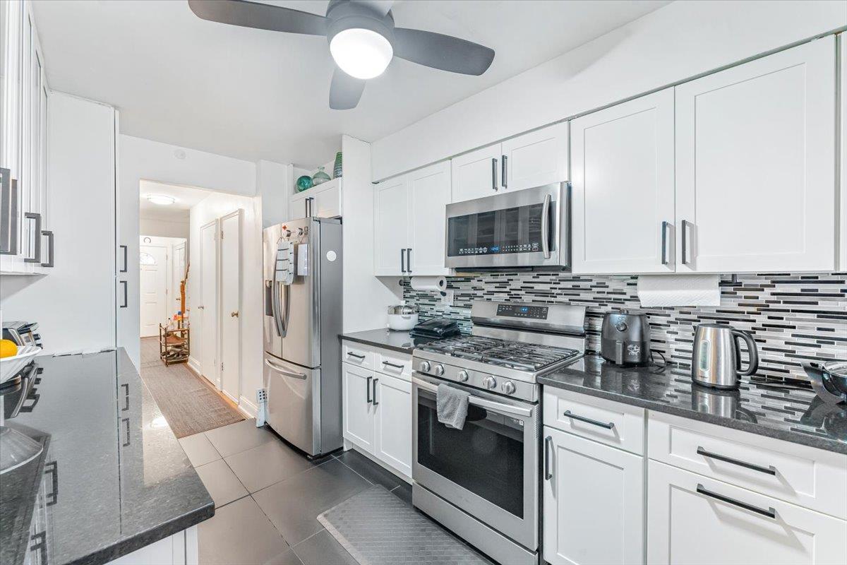 872 E 216th Street Property Photo