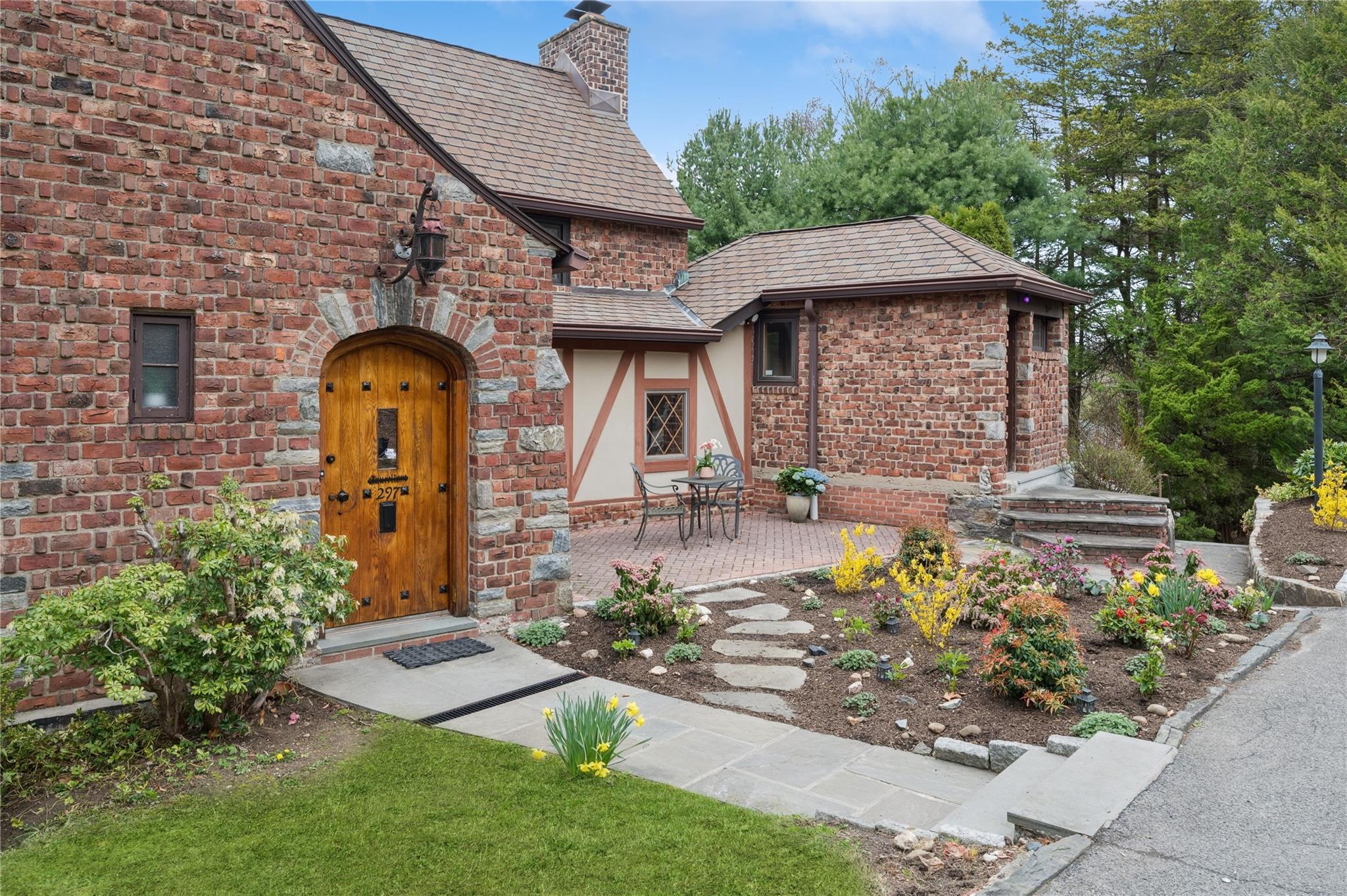 297 Palisade Avenue Property Photo
