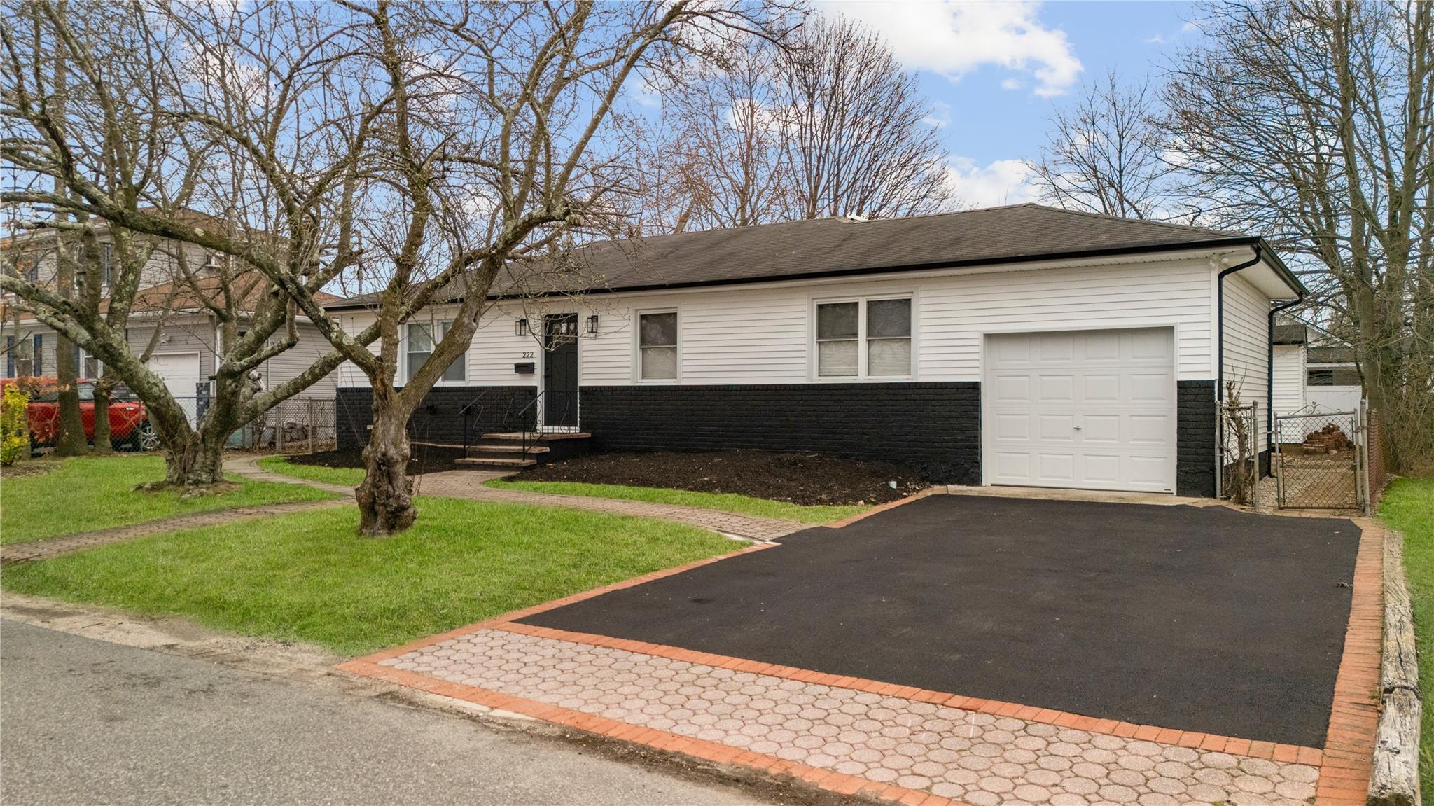 222 Silver Street Property Photo