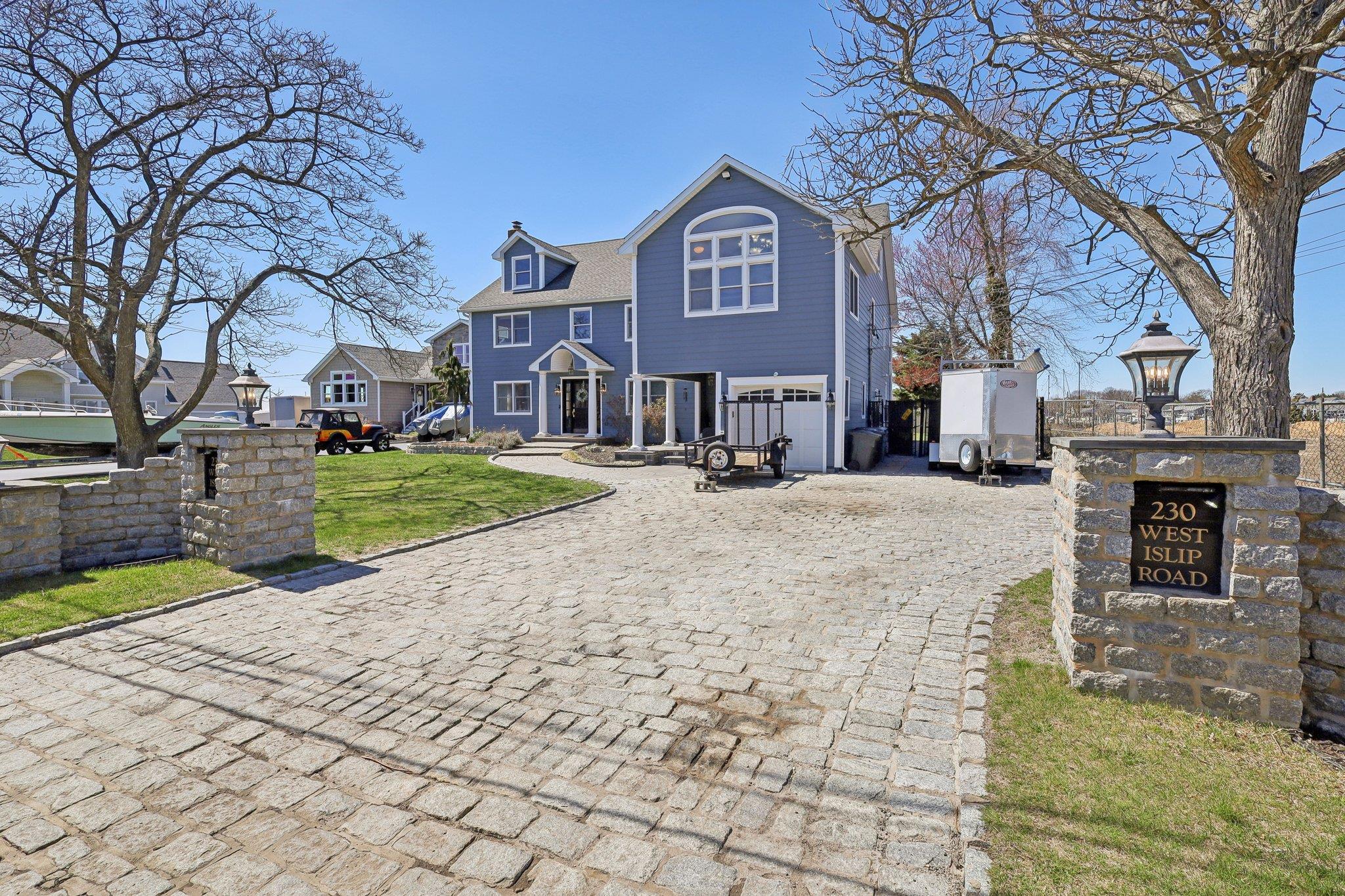 230 W Islip Road Property Photo