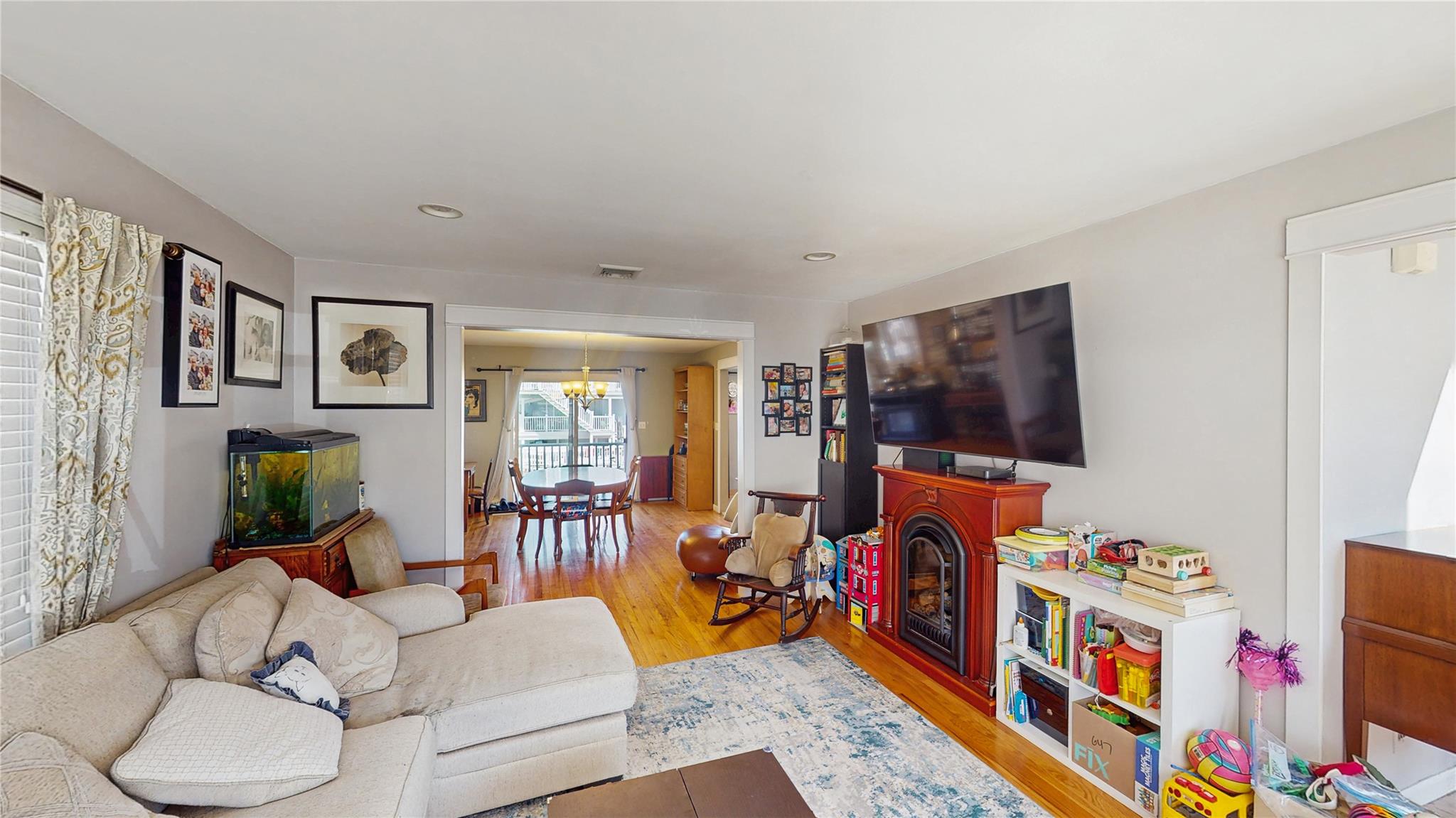 647 Lincoln Street Property Photo 3