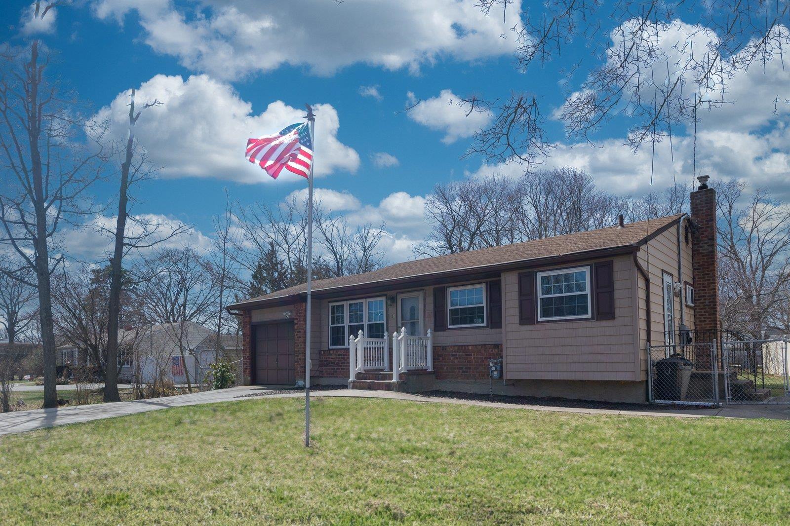 1418 Manatuck Boulevard Property Photo