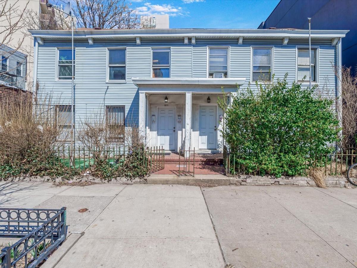 Is 318 Eugeno Maria De Hostos Real Estate Listings Main Image
